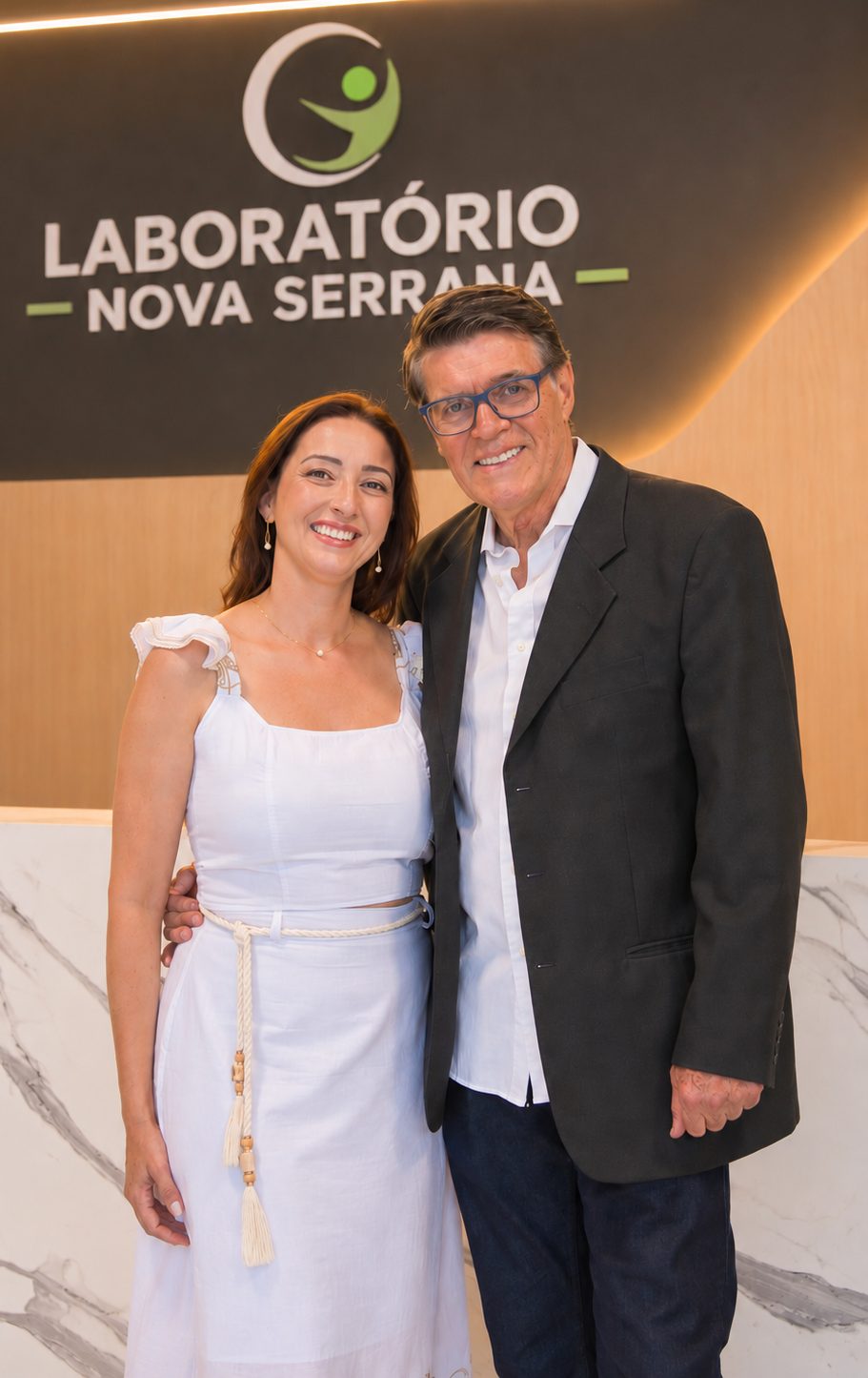 Os fundadores do laboratório sorrindo na recepção da Matriz